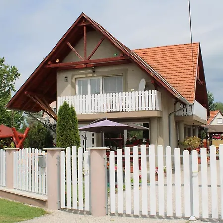 Csaba Apartmanhaz
